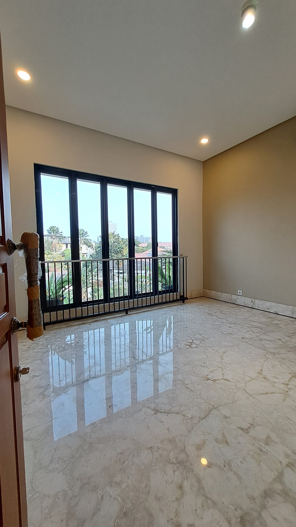 Dijual Rumah 3 Lantai kebayoran Baru 