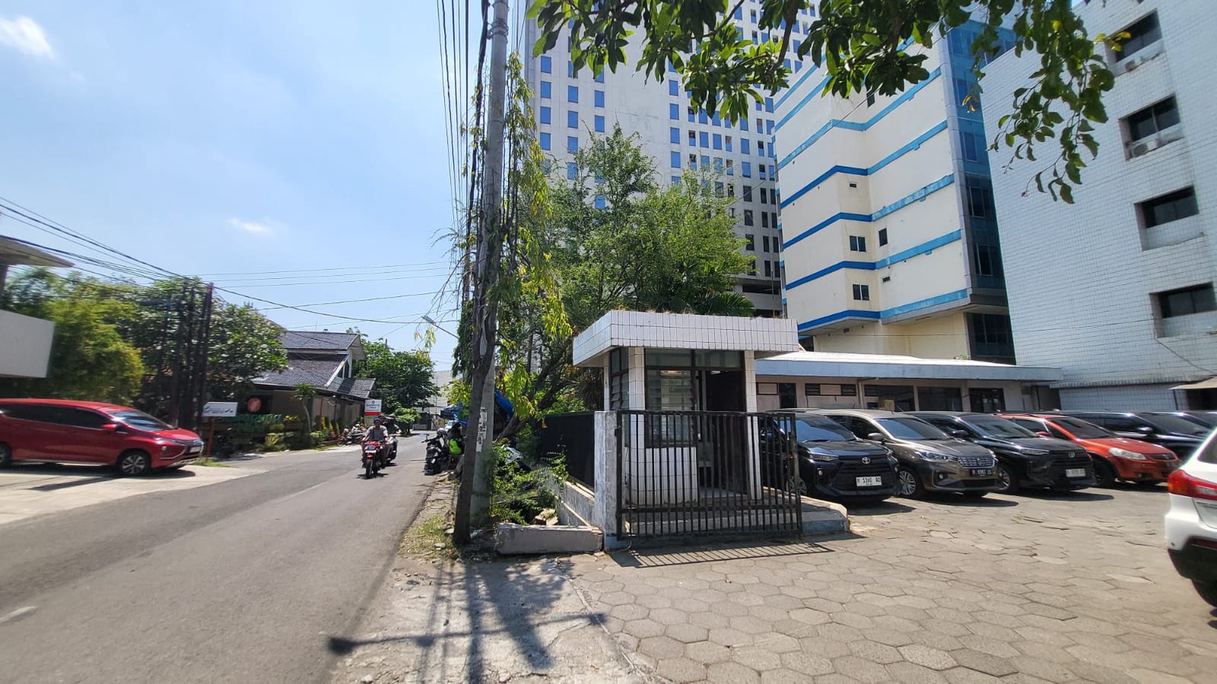 Gedung kantor luas, 2000m2, di strategis Semarang  hanya 5 menit ke Simpang 5 Semarang, Cocok dijadikan Hotel