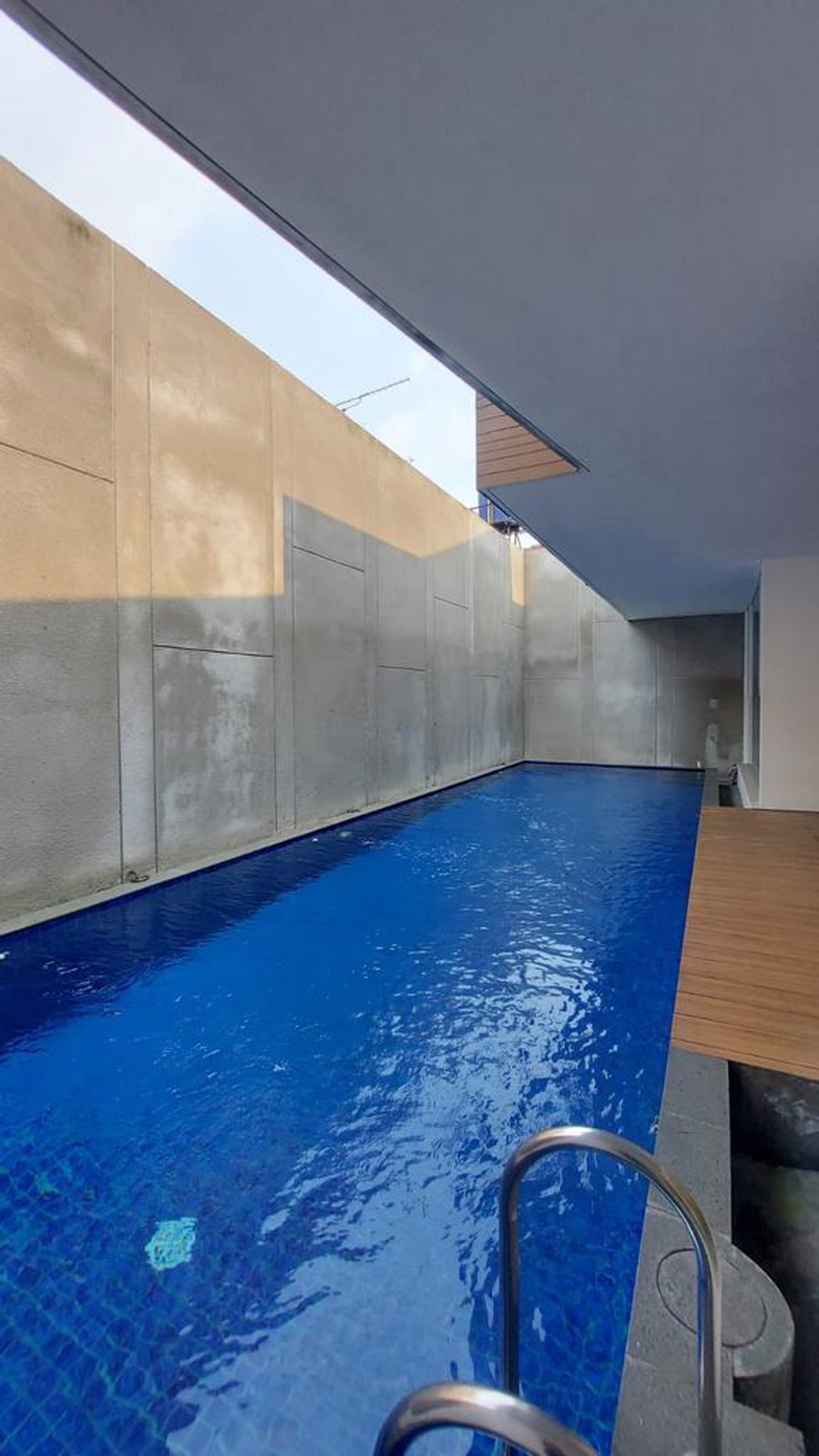 Rumah Brand New, Luxury dengan Private Swimming Poll di  Kawasan Elite