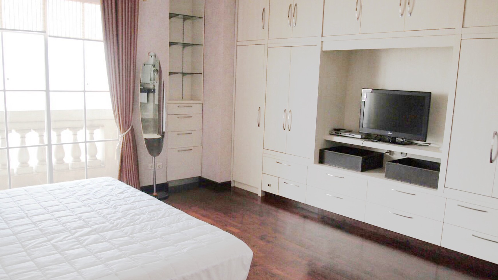 Dijual Apart Belleza Tower Louvre, Kebayoran Lama, Jakarta