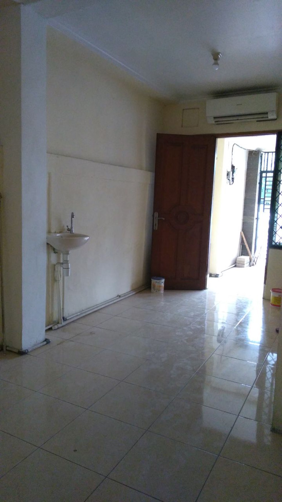 Disewa rumah di JL. Prabu siliwangi Perum 4 Karawaci Tangerang