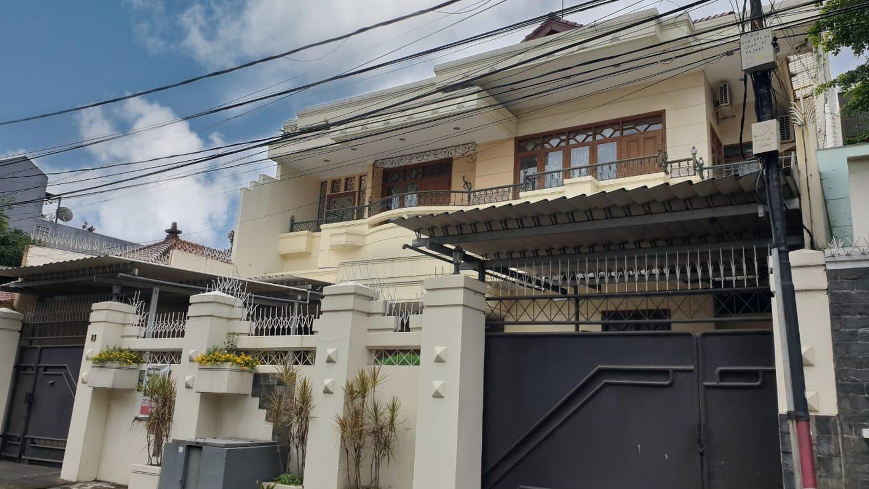 DIJUAL RUMAH JALAN LAKSANA KEBAYORAN BARU JAKARTA SELATAN