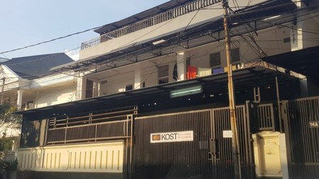 Rumah kos karyawan 3.5 lt kondisi penuh. Dekat dgn pusat bisnis dan Mall Central Park & Taman Anggrek