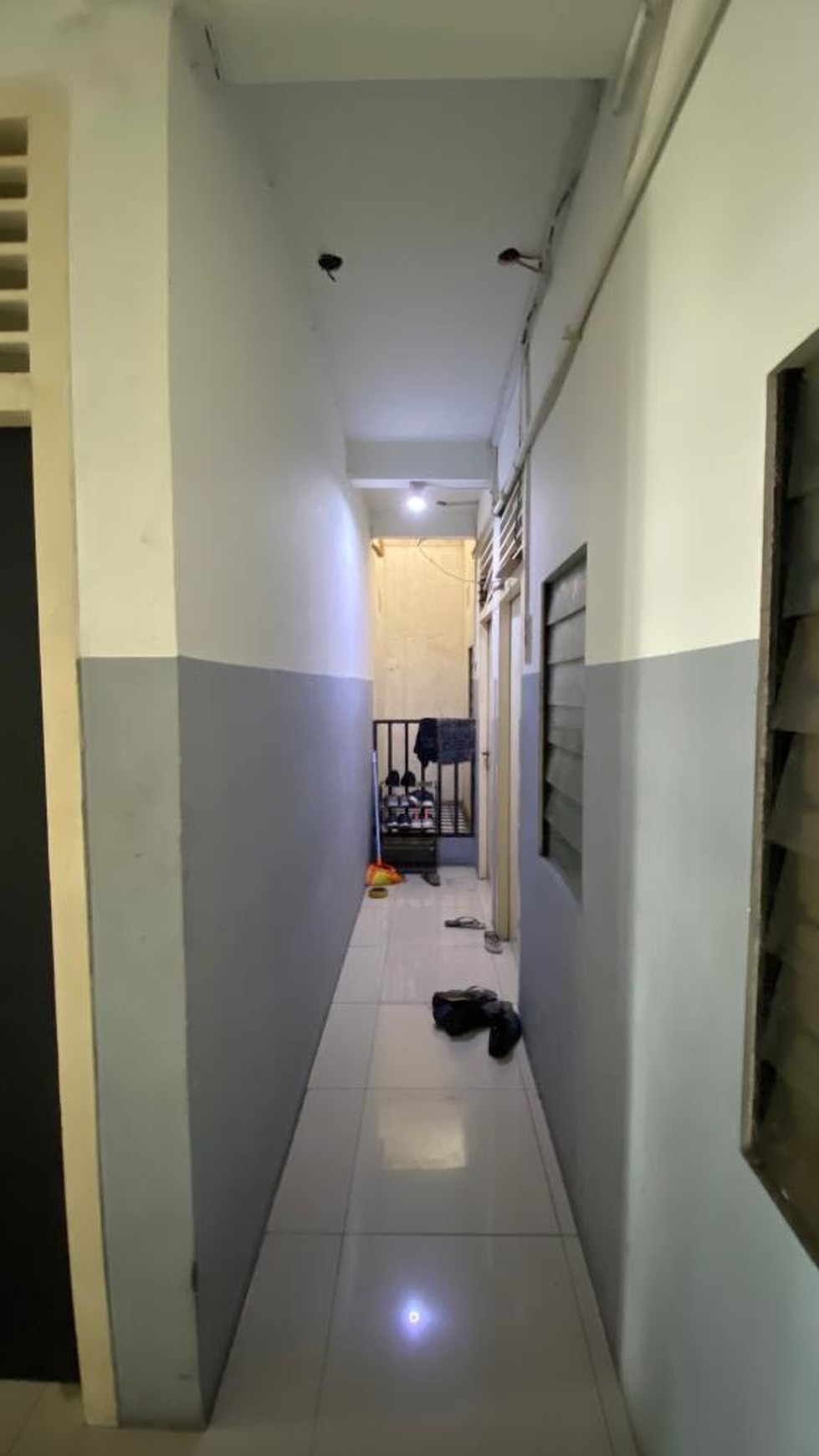 Rumah kos karyawan 3.5 lt kondisi penuh. Dekat dgn pusat bisnis dan Mall Central Park & Taman Anggrek