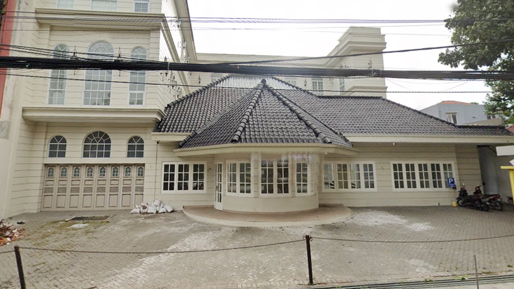 Kantor di MAINROAD PASIRKALIKI  ( cocok untuk berbagai usaha Bank, apotik,  kuliner, otomotif , kantor mini market dll)