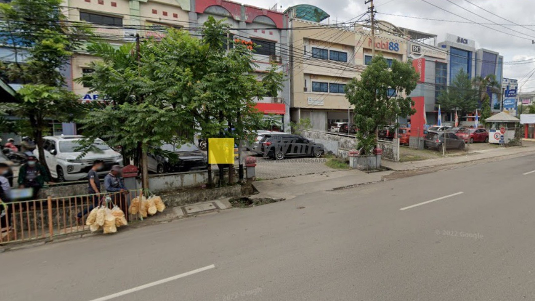 Ruko Disewakan di Pinggir Jalan Jend. Sudirman