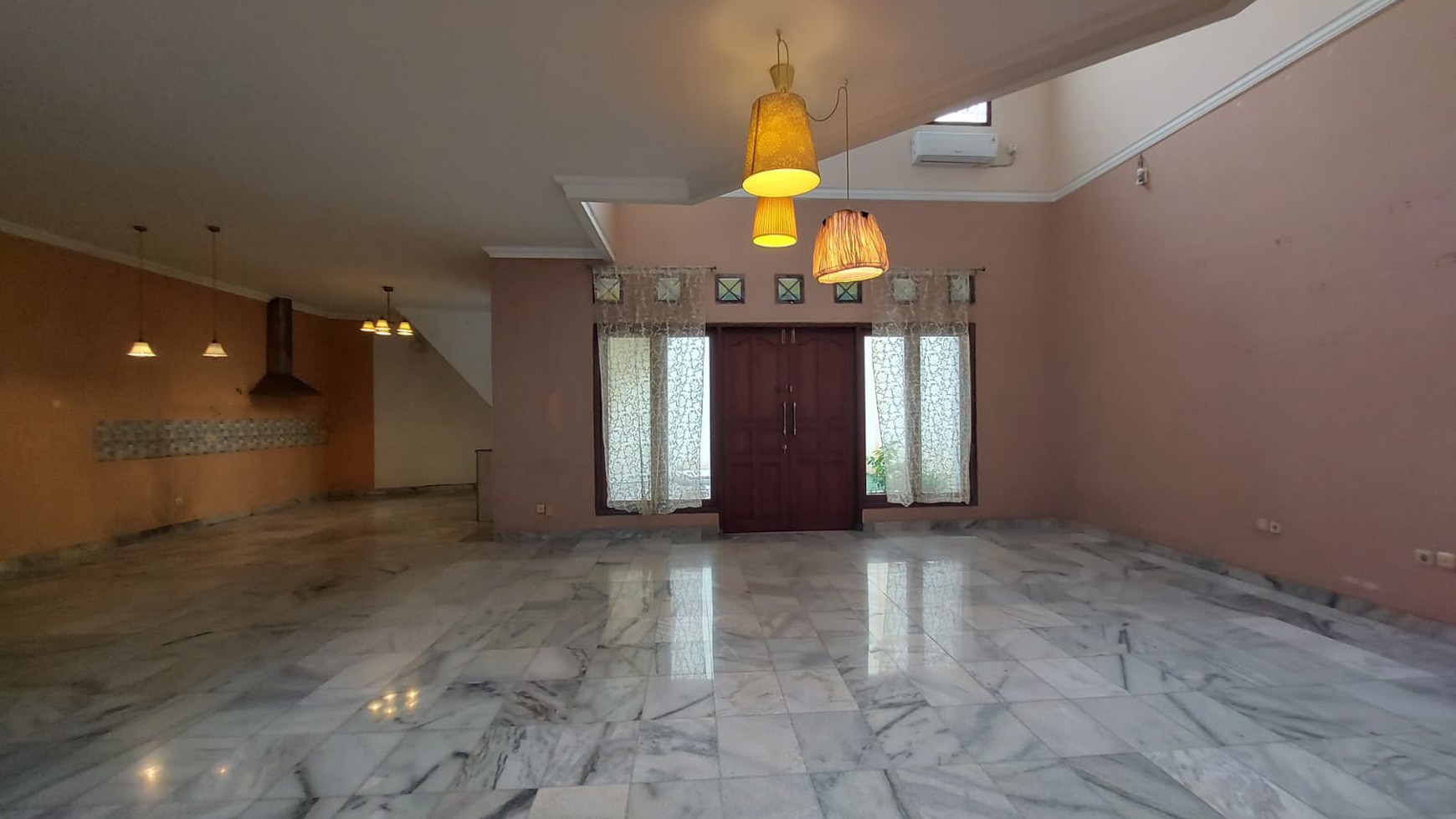 Lebak bulus cirendeu bali view siap huni layout plong  Rumah dijual di komplek bali view cirendeu. Akses lebar. Row jalan besar. Ada fasum sportclub, swimming pool. Komplek tenang dan premium. Dikelil