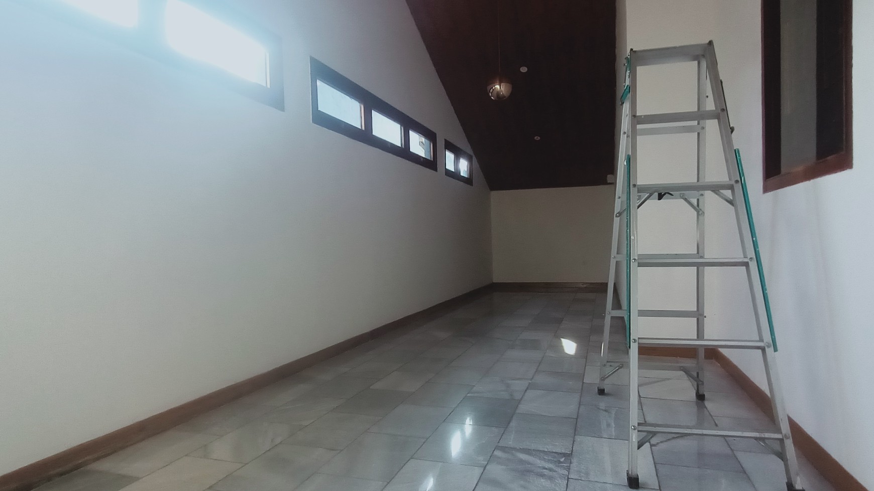 Rumah cantik cocok untuk usaha di Bintaro 