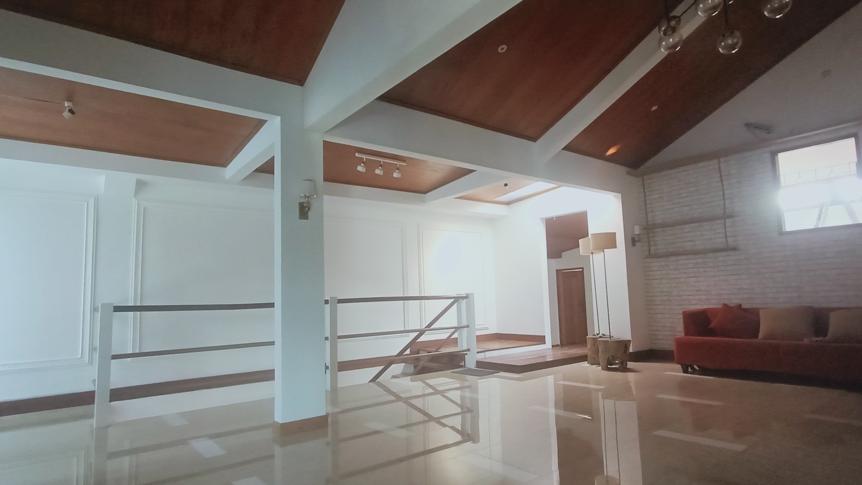 Rumah cantik cocok untuk usaha di Bintaro 