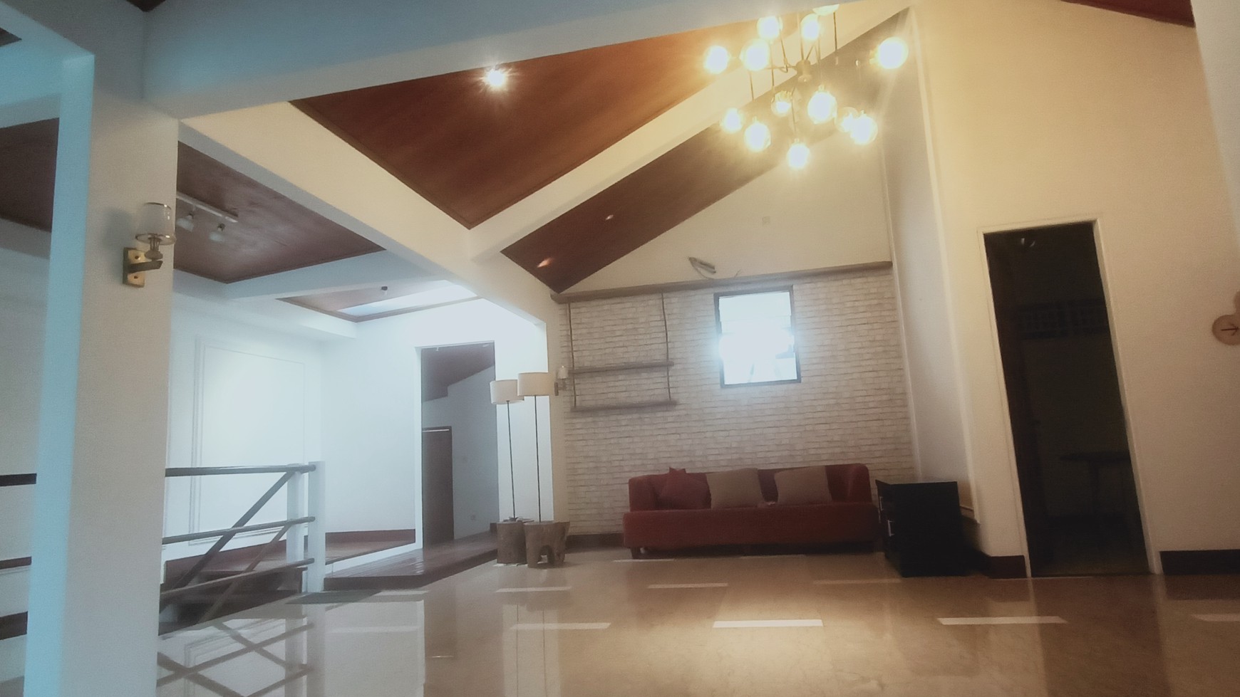 Rumah cantik cocok untuk usaha di Bintaro 