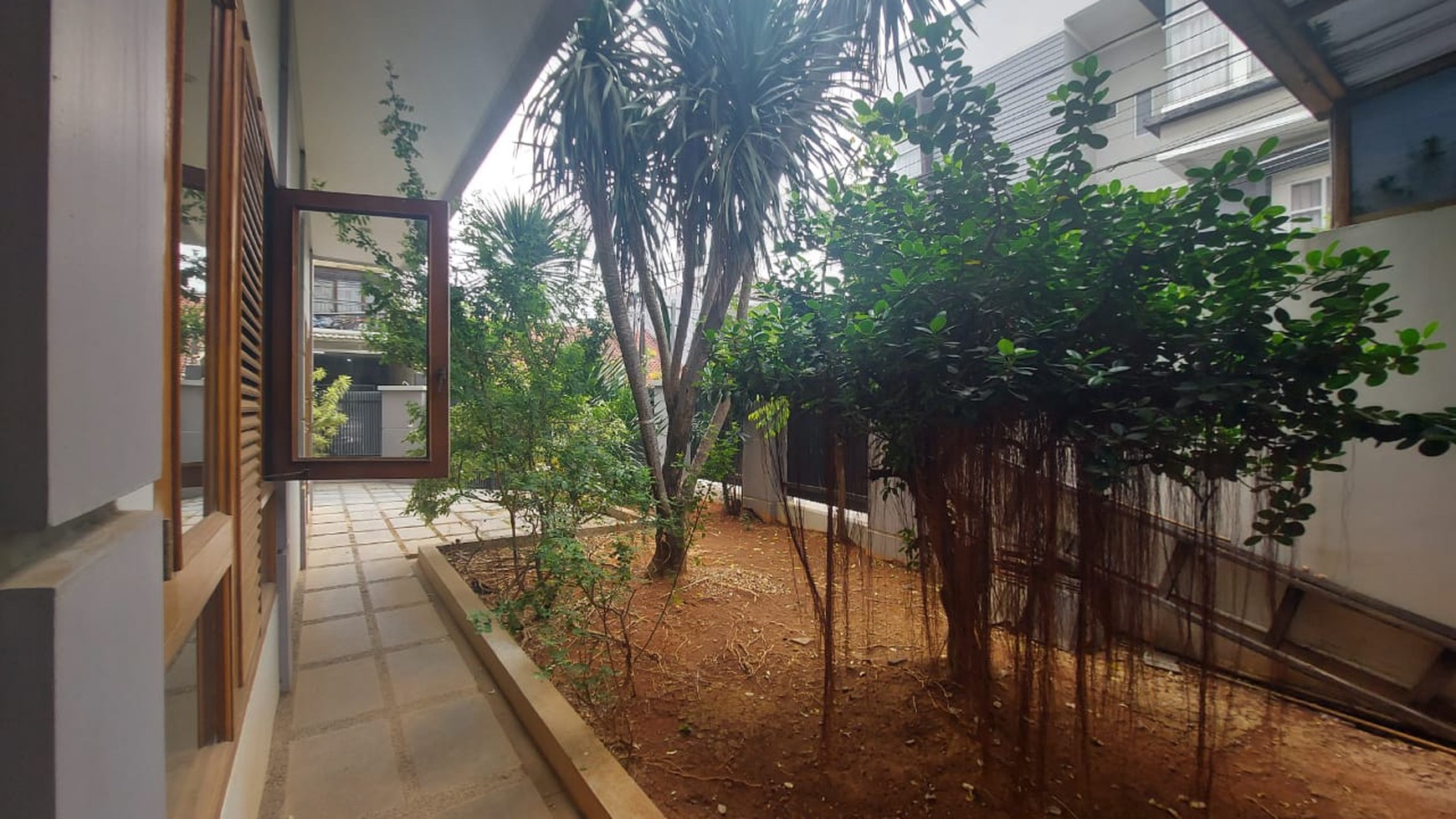 Kebayoran baru barito rumah hoek lokasi strategis