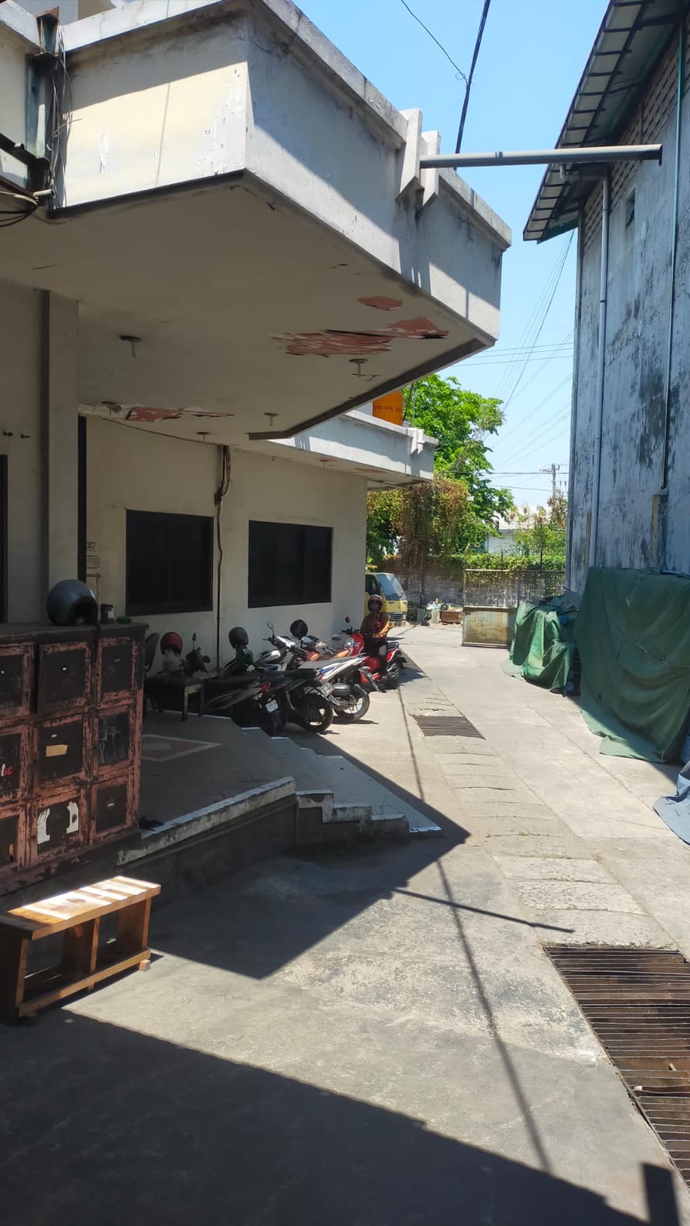 Gudang dan kantor (2 kavling) - TANJUNGSARI EMAS lokasi Strategis Surabaya Barat dekat tol Banyu Urip.