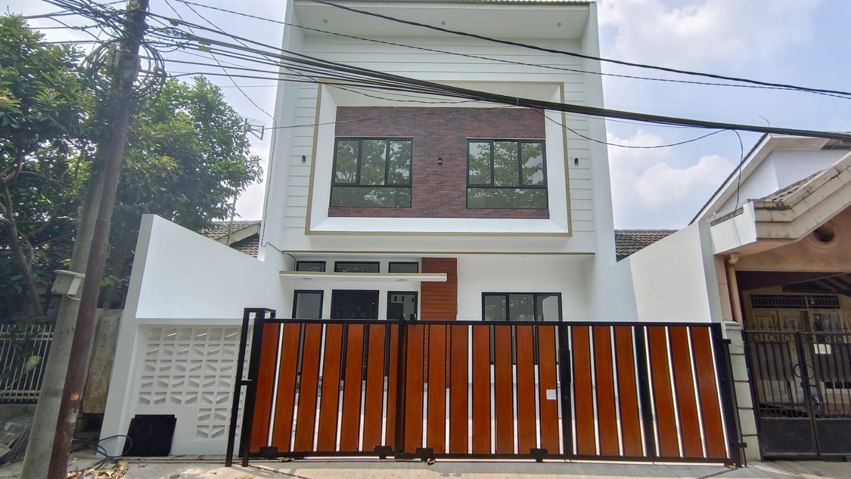 Brand new house griya loka, depan taman di BSD City