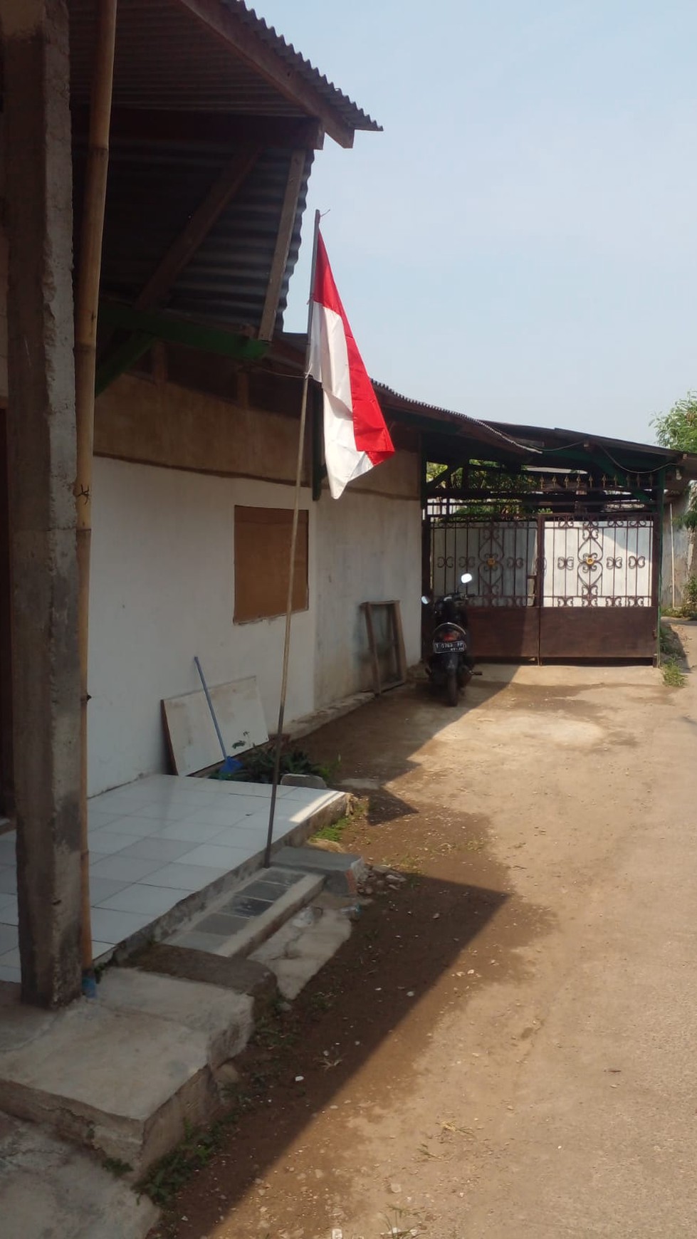 RUKO DAN RUMAH HARGA TERJANGKAU DI LOKASI STRATEGIS PINGGIR JALAN DAERAH TELUK JAMBE KARAWANG BARAT 