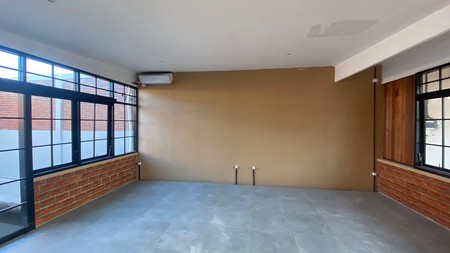 Disewakan Ruang Usaha Lokasi Strategis Di Maguwoharjo Depok Sleman 