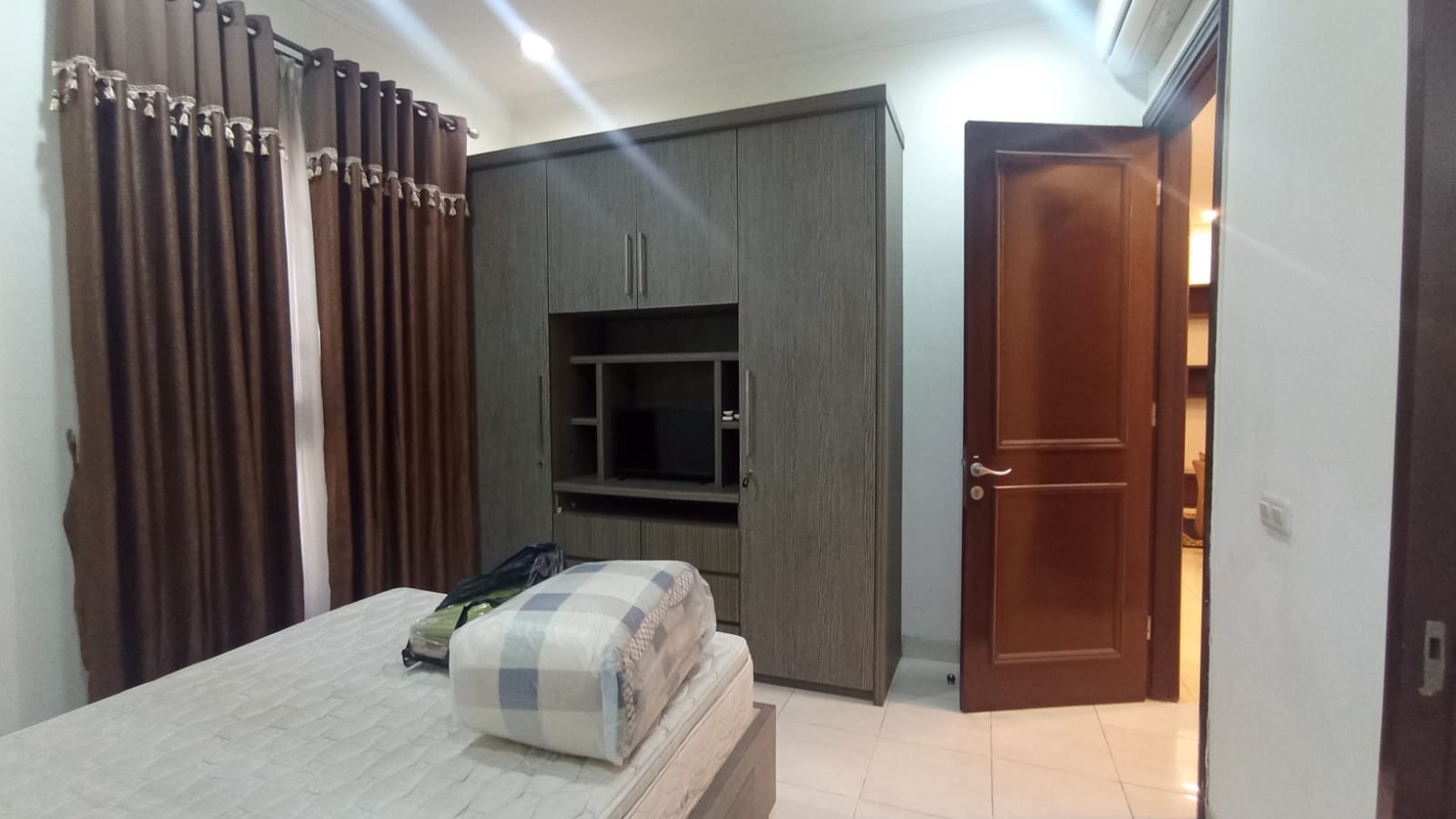 Dijual rumah hunian bagus dan rapih di Taman Rolling Hills JL. eden Lippo karawaci Tangerang