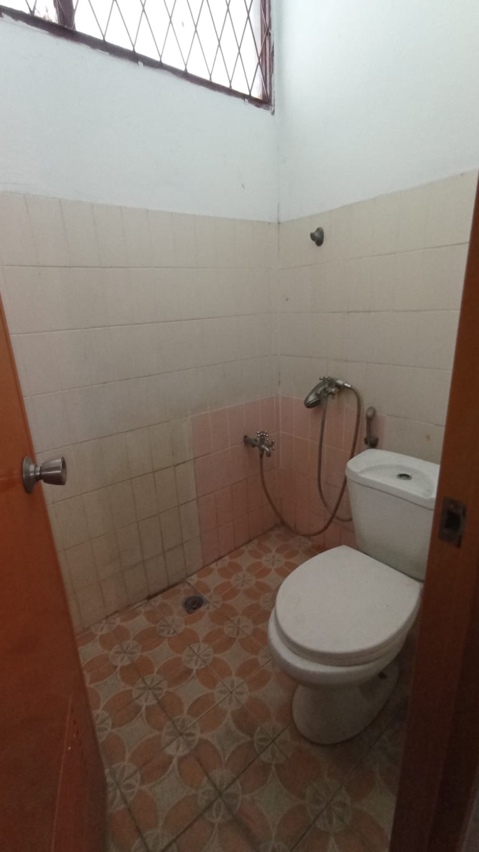 Dijual rumah di JL. Hayam Wuruk Perum 4 Karawaci Tangerang