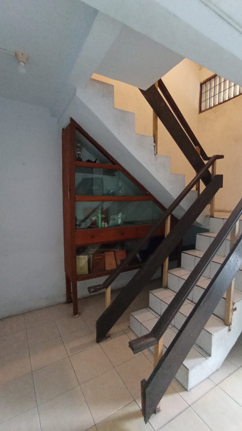 Dijual rumah di JL. Hayam Wuruk Perum 4 Karawaci Tangerang