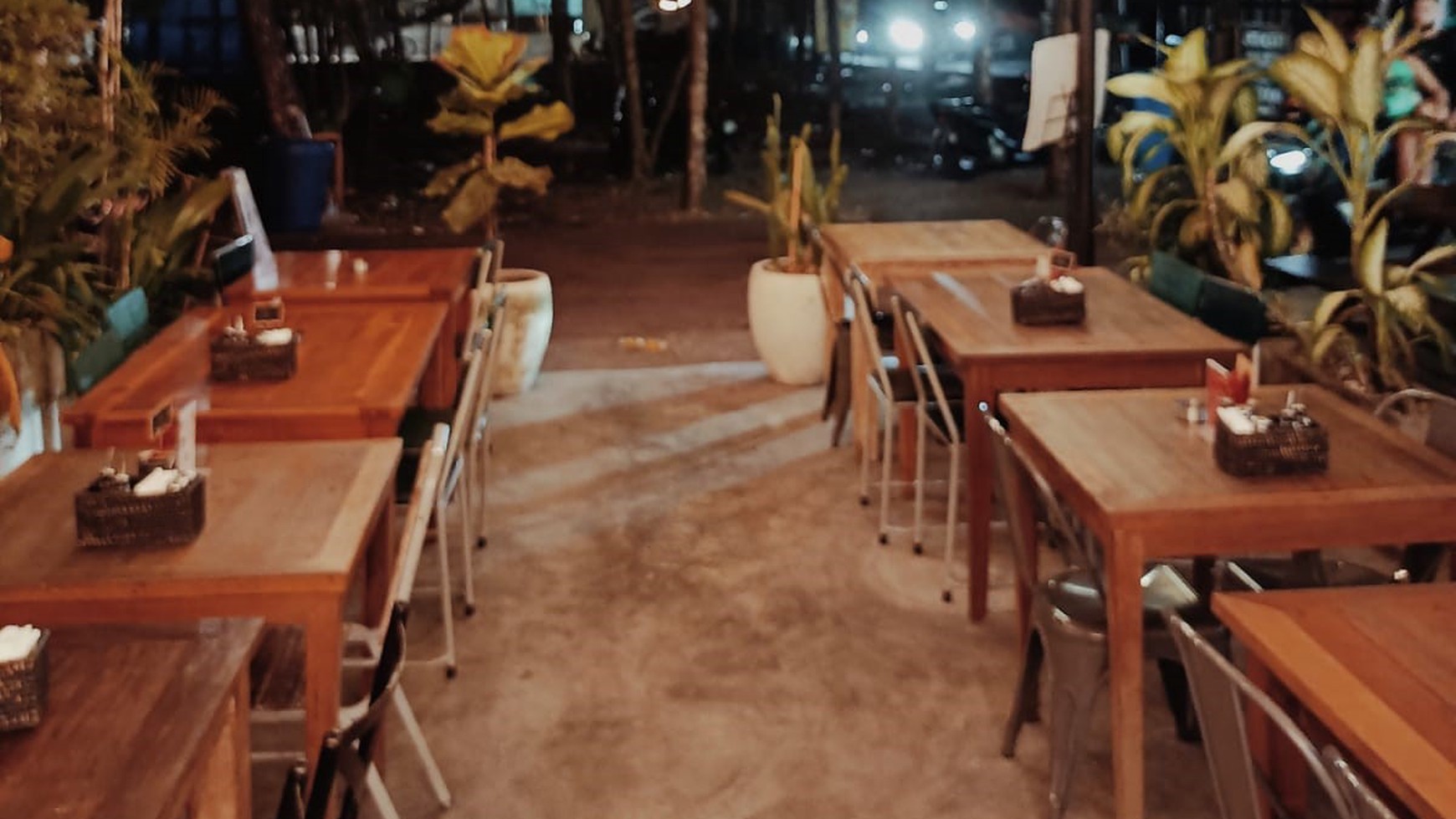 For Sale Leasehold - Italian pizzeria on the shortcut busy main street of Canggu