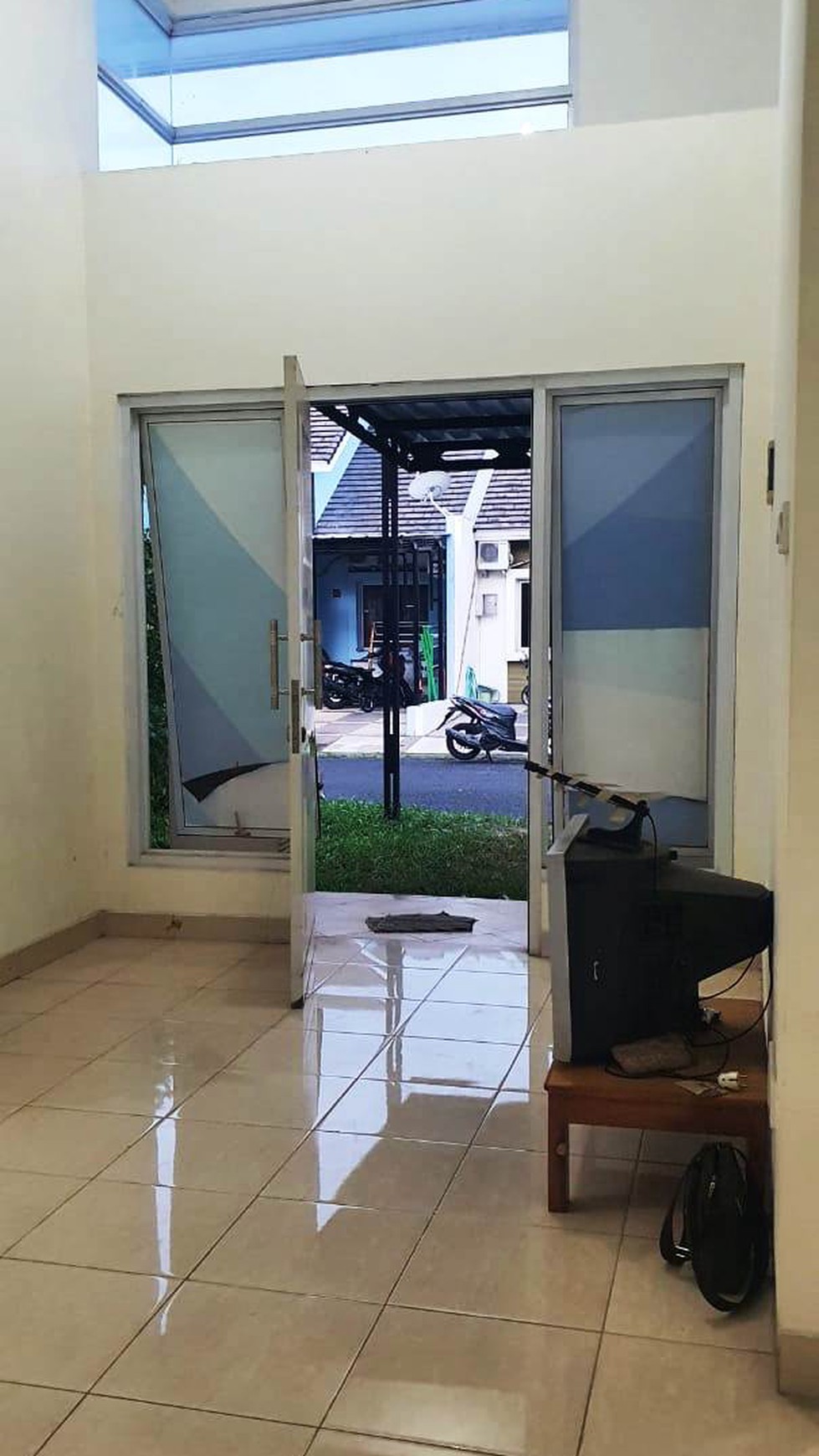 Disewakan Rumah Dalam Cluster 2kamar tidur ,Grand Wisata - Bekasi