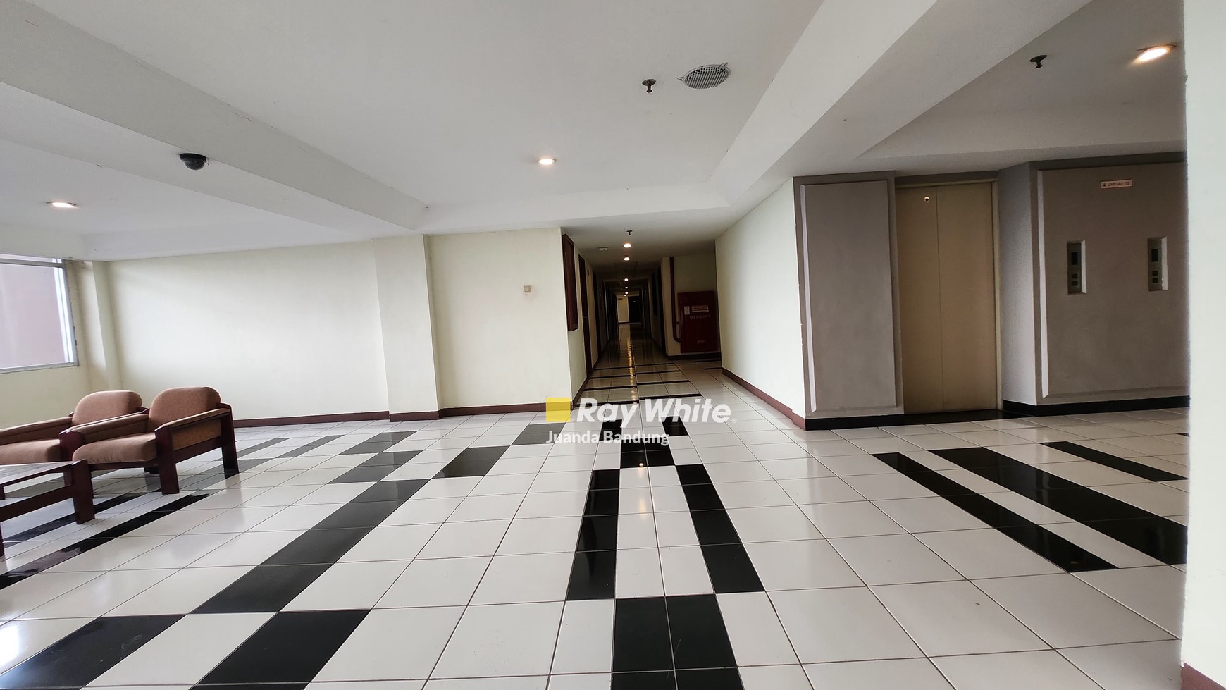 MURAH sudah SHM. Unit tipe Studio di Apartmen Emerald Soekarno Hatta