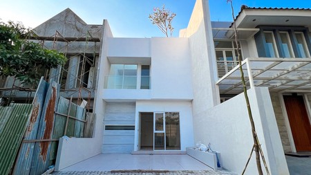 Rumah Modern Minimalis Cocok Untuk Milenial dengan Rooftop Area Citraland Surabaya