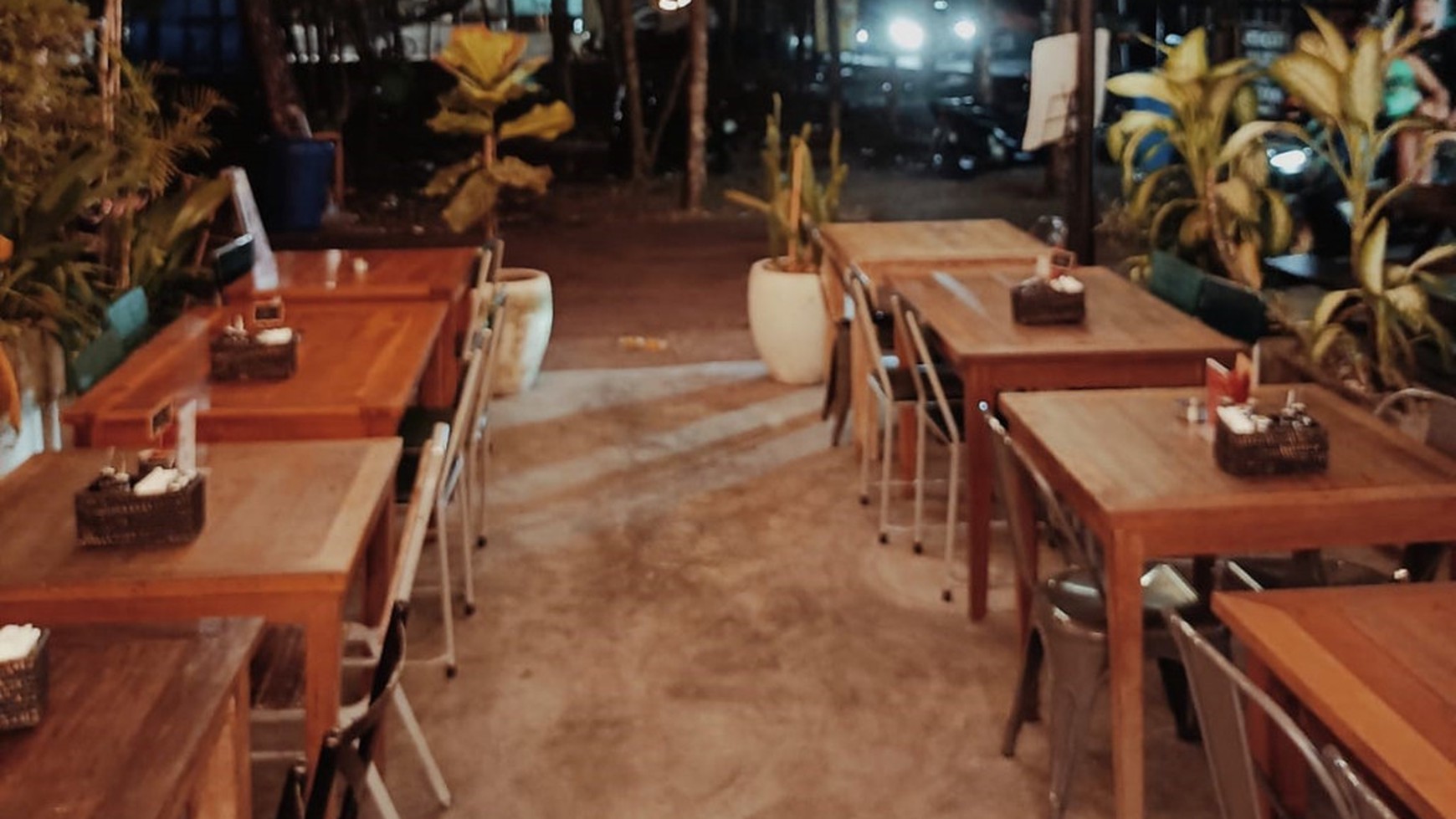 For Sale Leasehold - Italian pizzeria on the shortcut busy main street of Canggu