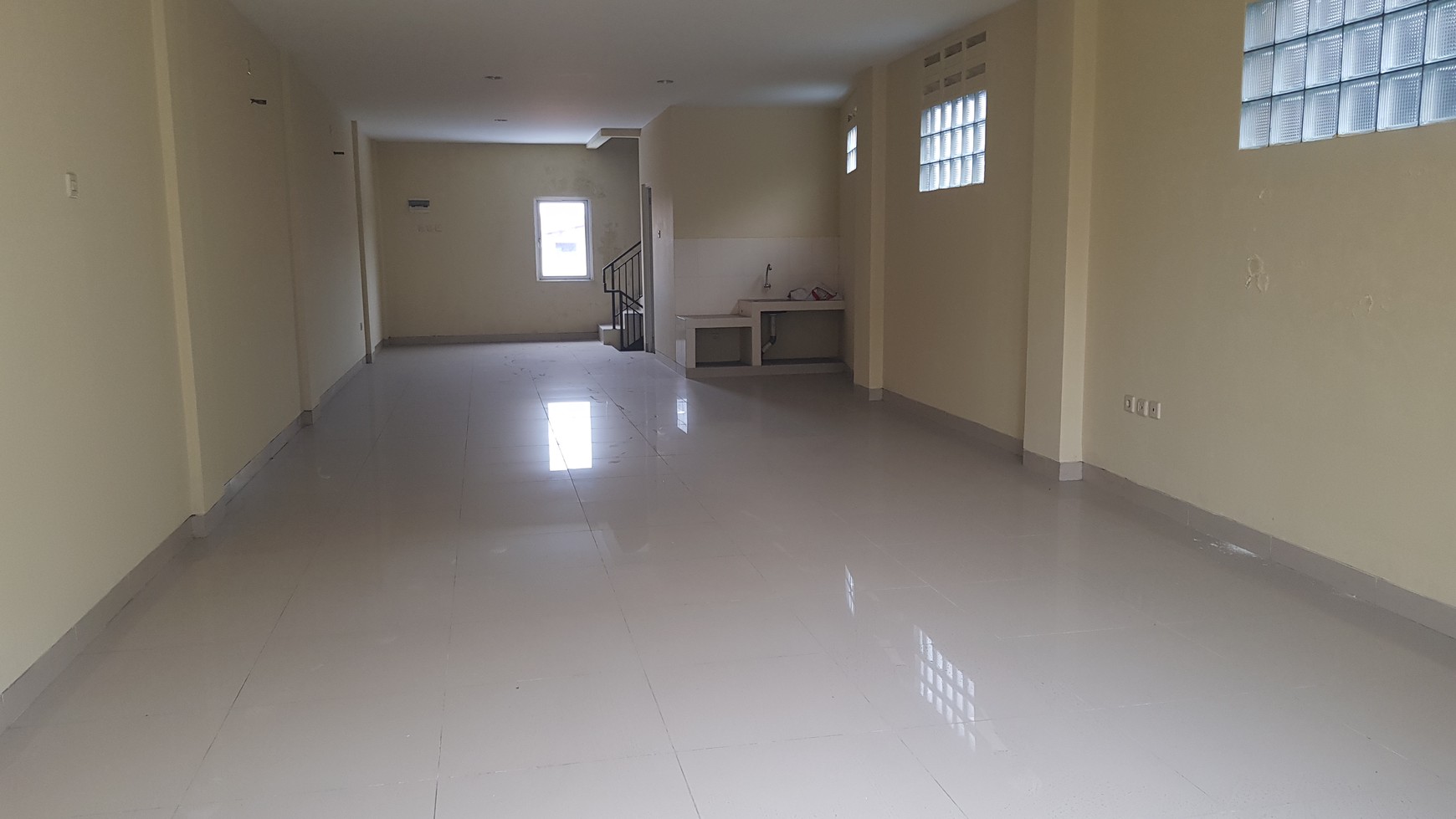 Murah! Ruko 3 Lantai Dekat Gateway Apartemen Cicadas Ahmad Yani