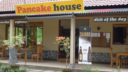 RESTAURANT AND HOUSE FOR SALE IN PEMUTERAN