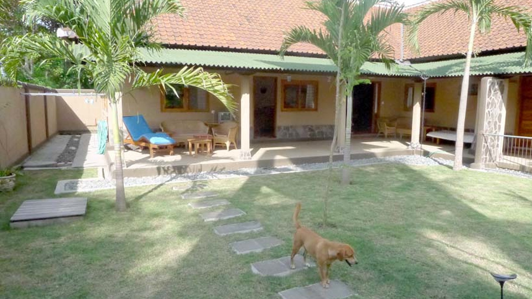 RESTAURANT AND HOUSE FOR SALE IN PEMUTERAN