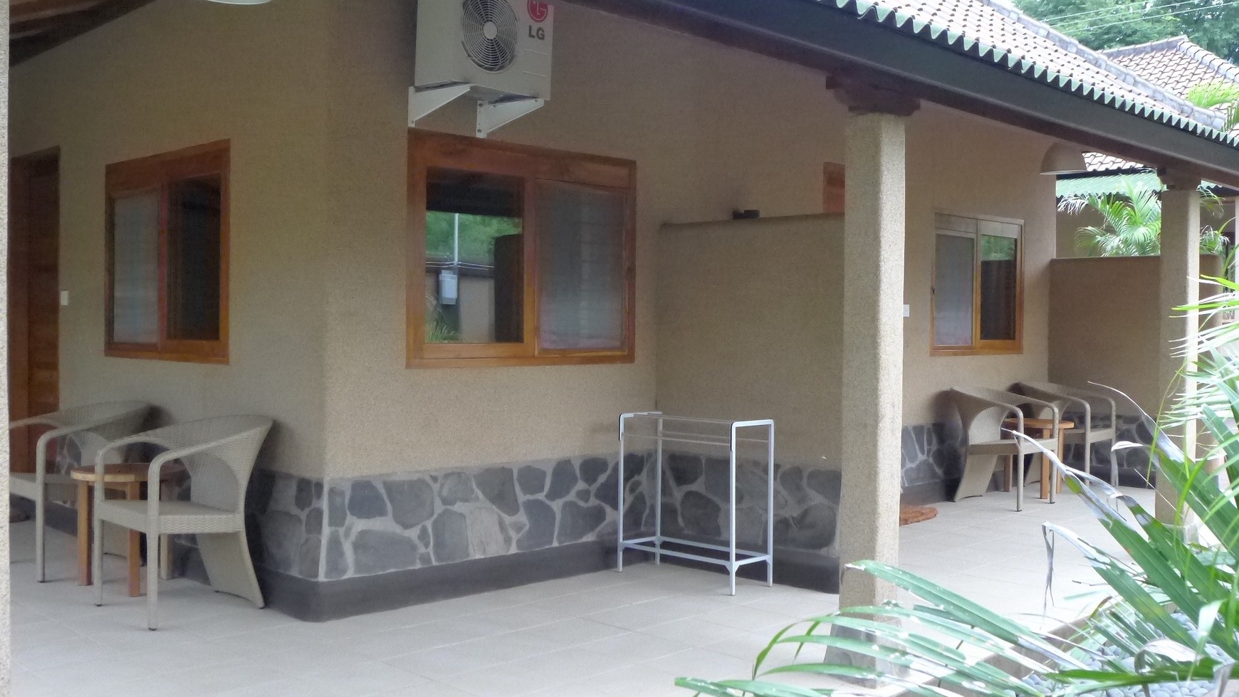 RESTAURANT AND HOUSE FOR SALE IN PEMUTERAN