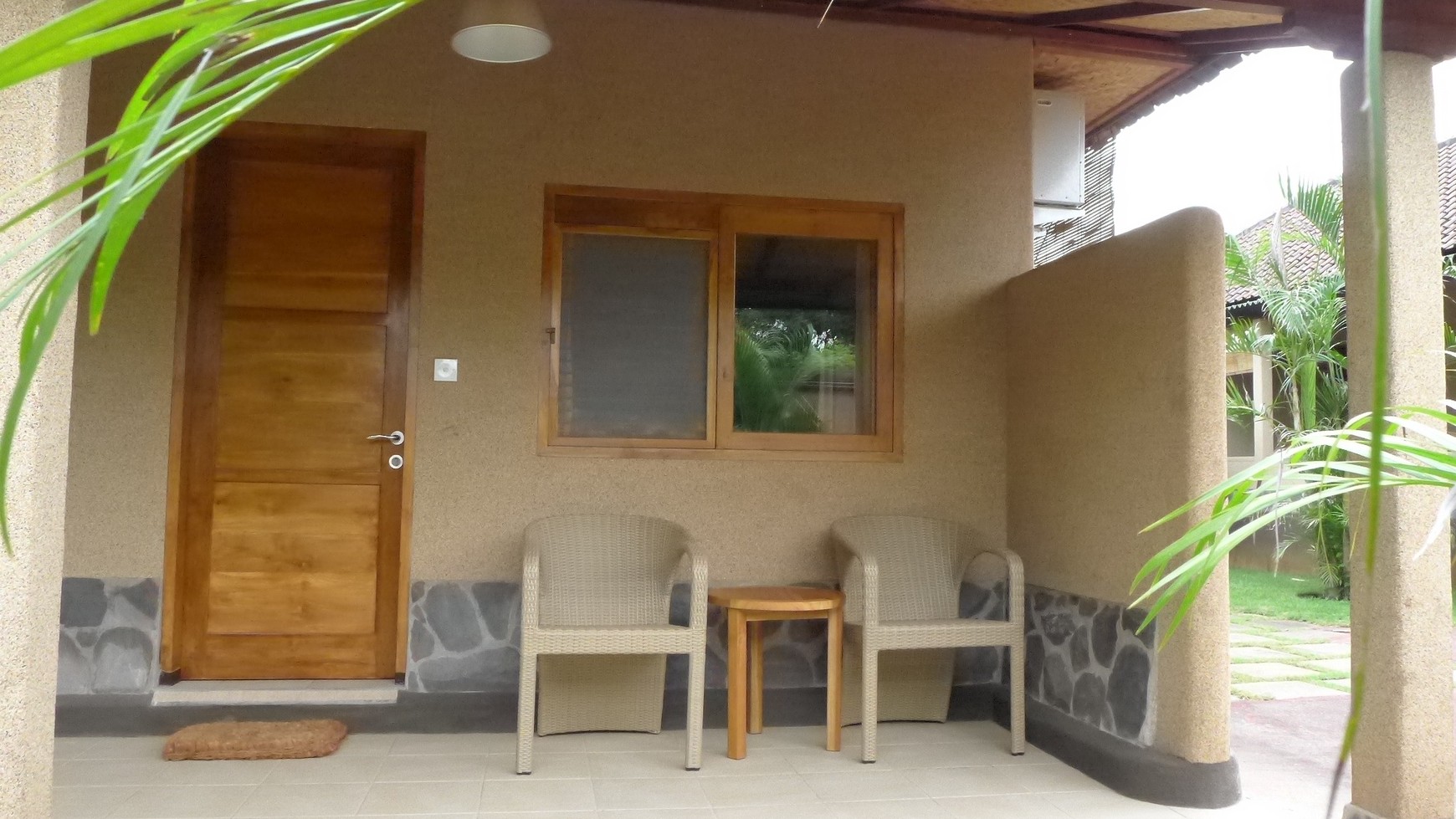 RESTAURANT AND HOUSE FOR SALE IN PEMUTERAN