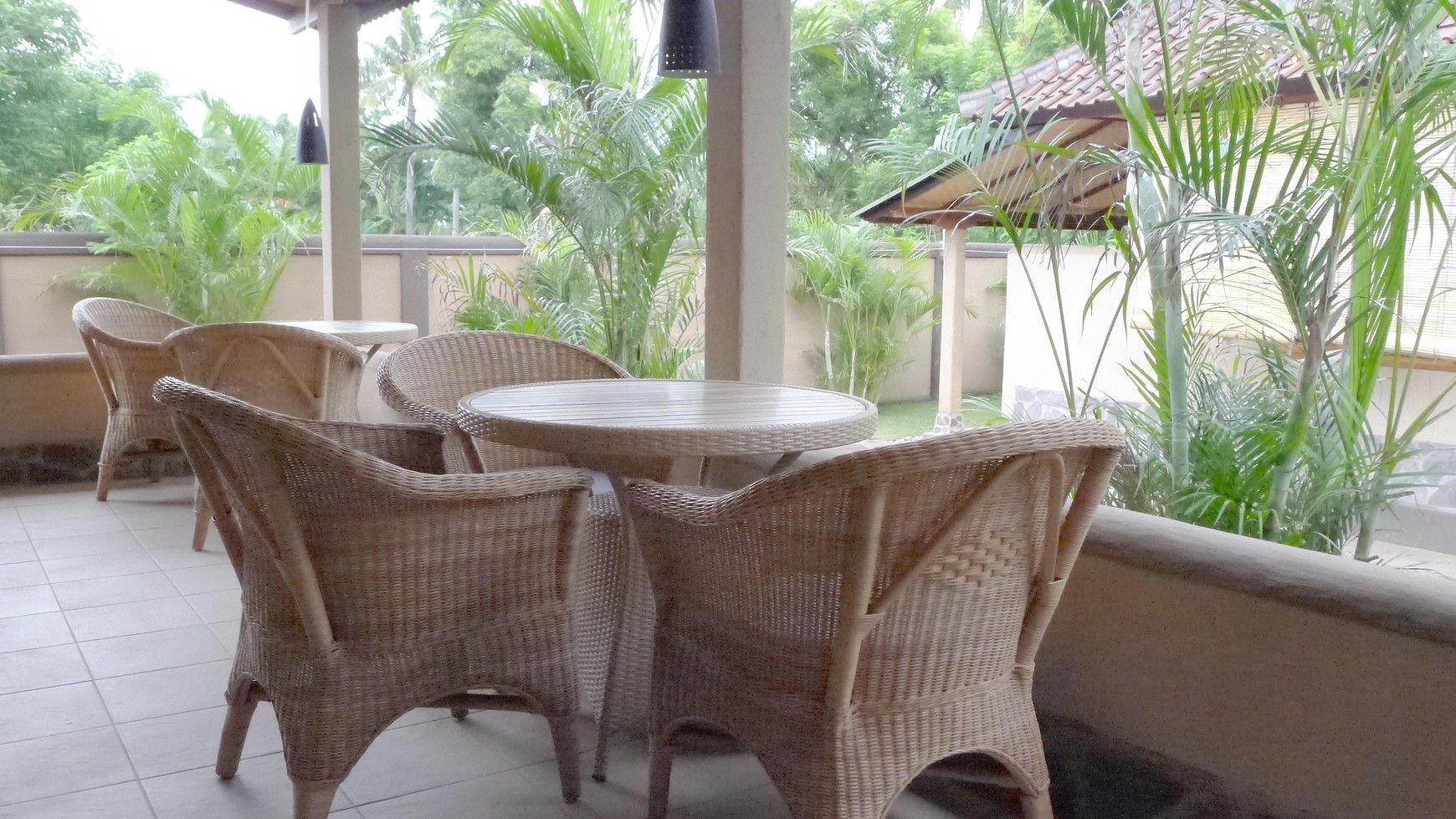 RESTAURANT AND HOUSE FOR SALE IN PEMUTERAN