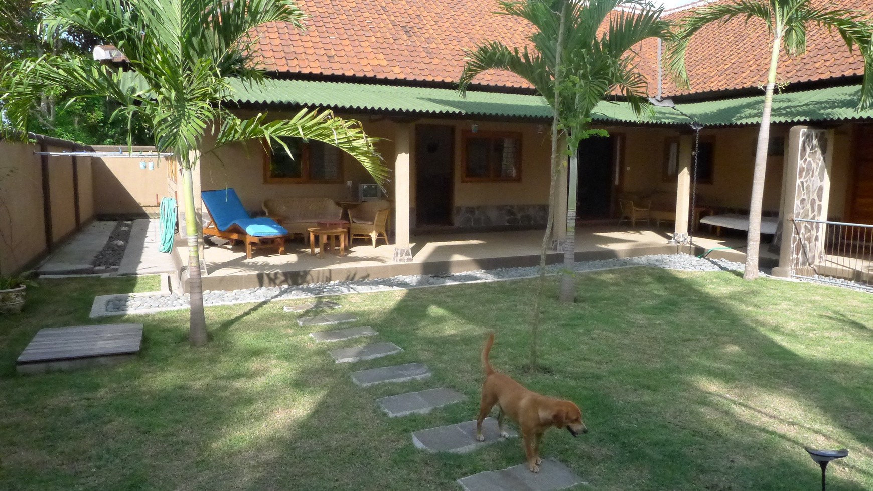 RESTAURANT AND HOUSE FOR SALE IN PEMUTERAN