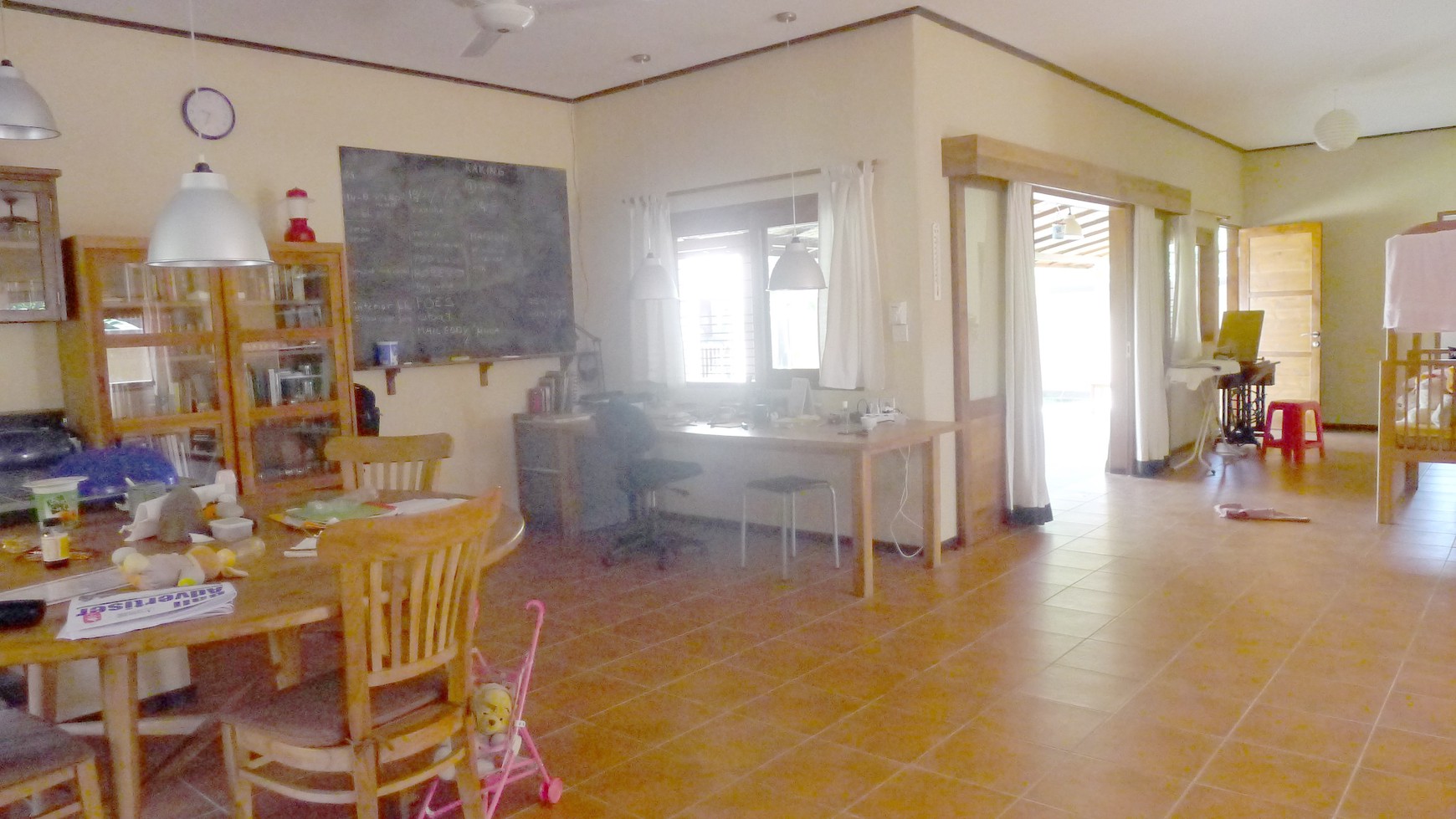 RESTAURANT AND HOUSE FOR SALE IN PEMUTERAN