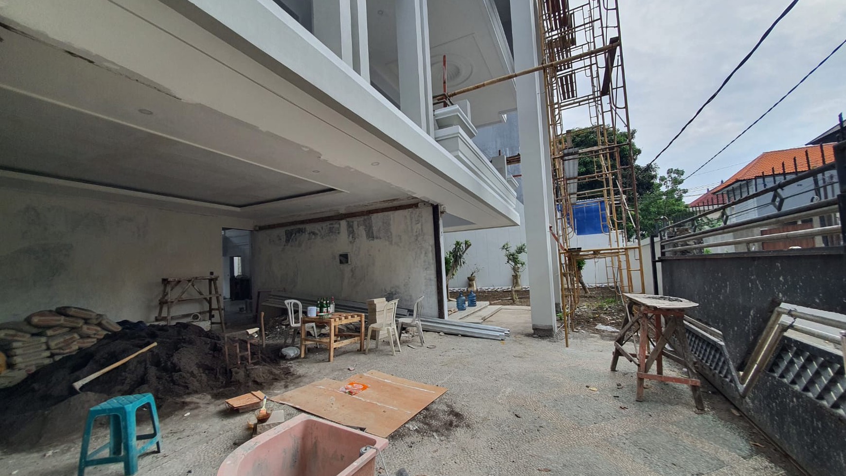 Rumah MEWAH sedang proses pembangunan 80% dan Strategis @Denpasar, Bali