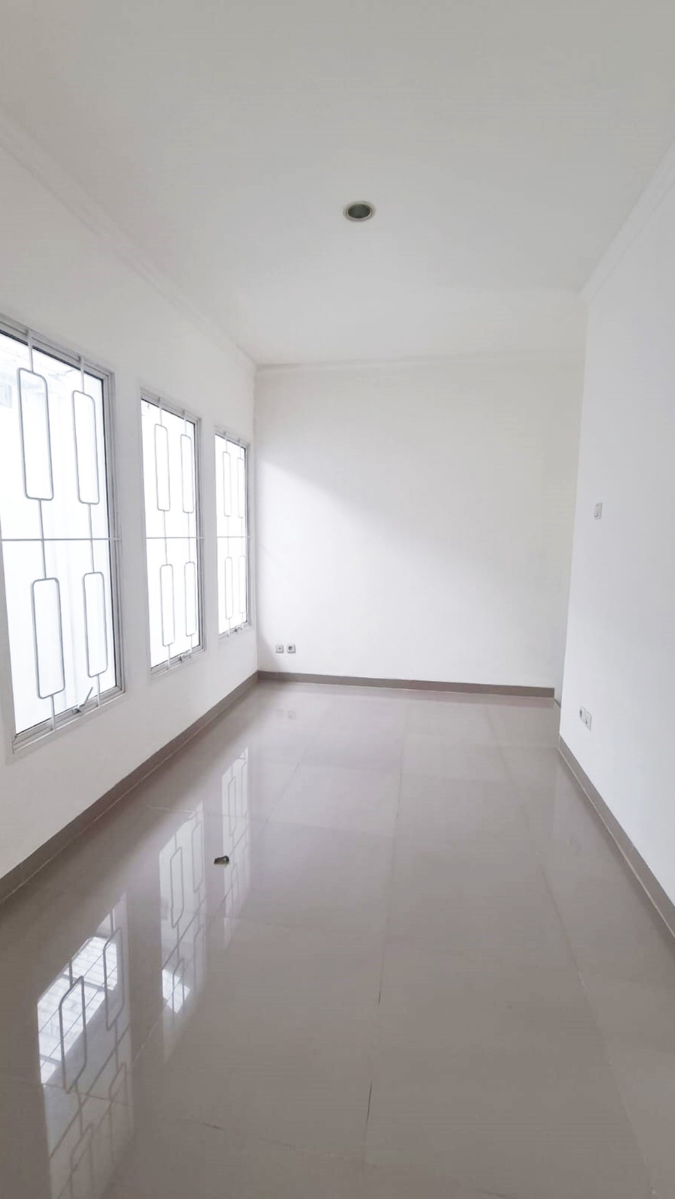 Rumah Minimalis Siap Huni di Cluster Emerald Town House, Bintaro Jaya, Sektor 9