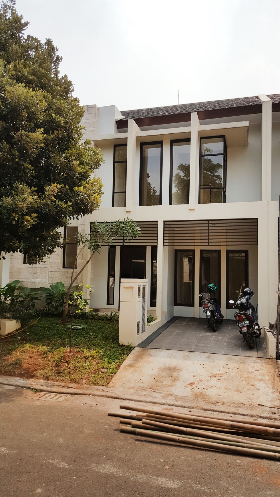 Rumah Bagus Di Cluster Emerald Terrace Bintaro Sektor 9.