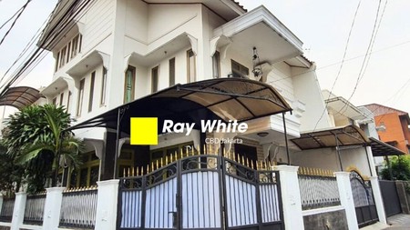 Rumah Rapi dan Strategis Di Tebet, Jakarta Selatan