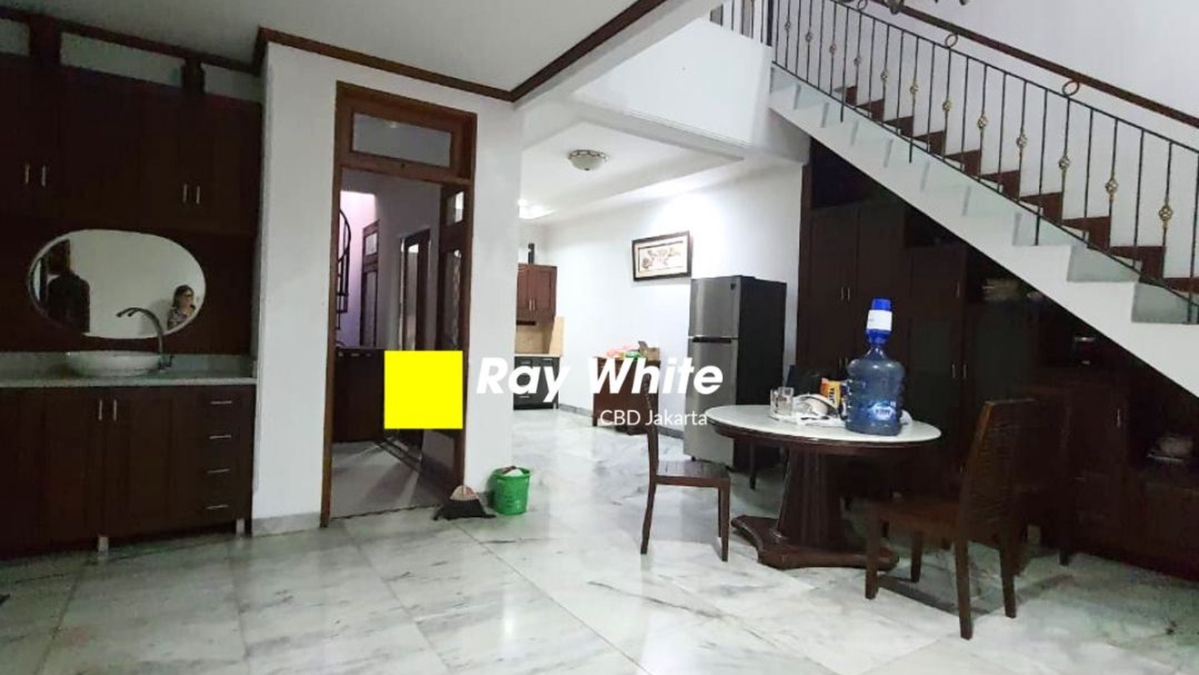 Rumah Rapi dan Strategis Di Tebet, Jakarta Selatan