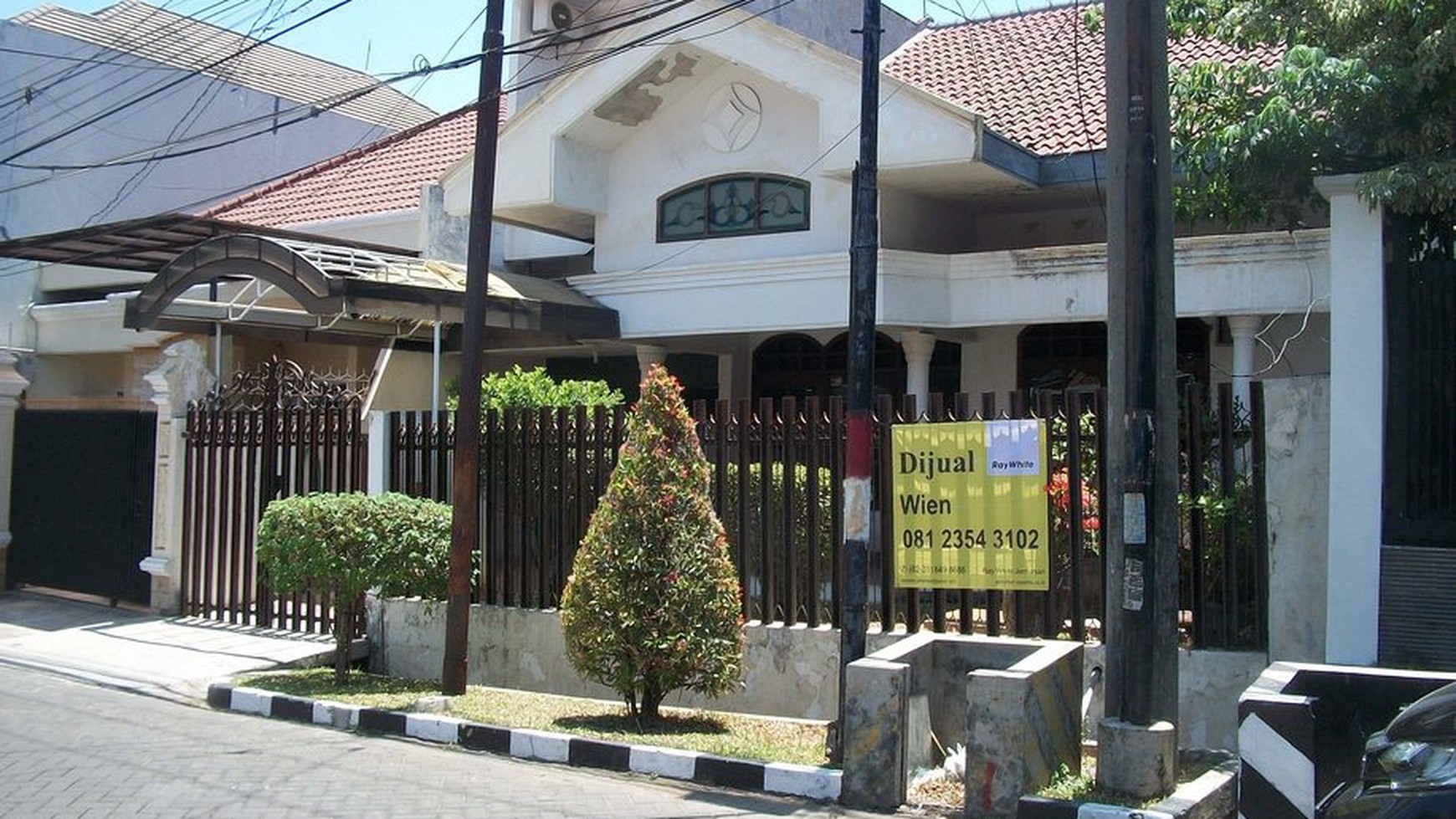 Rumah di Darmo Permai Selatan Surabaya Barat, Bagus + Terawat