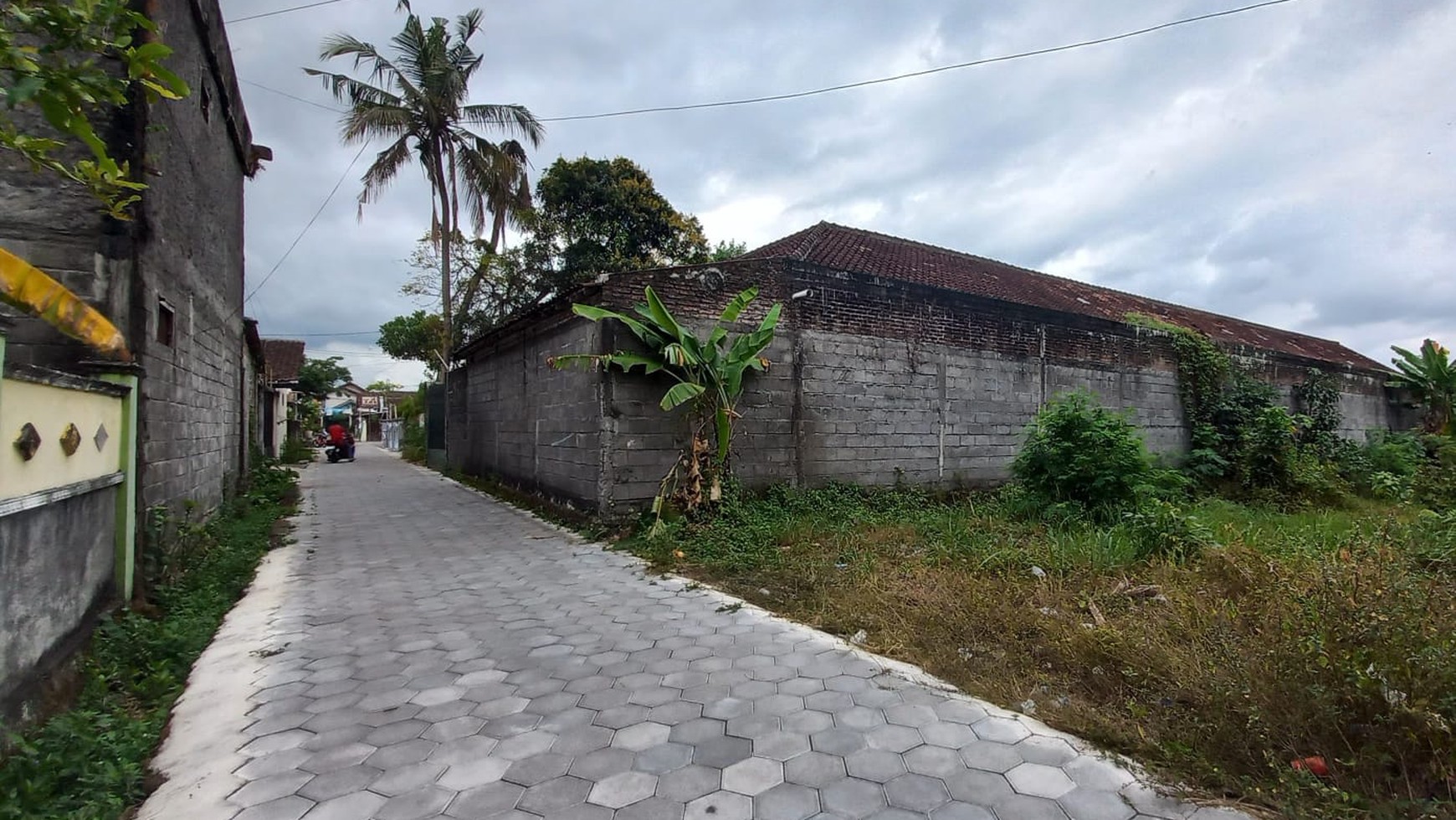 Bangunan Komersial Lokasi Strategis di Maguwoharjo Depok Sleman 