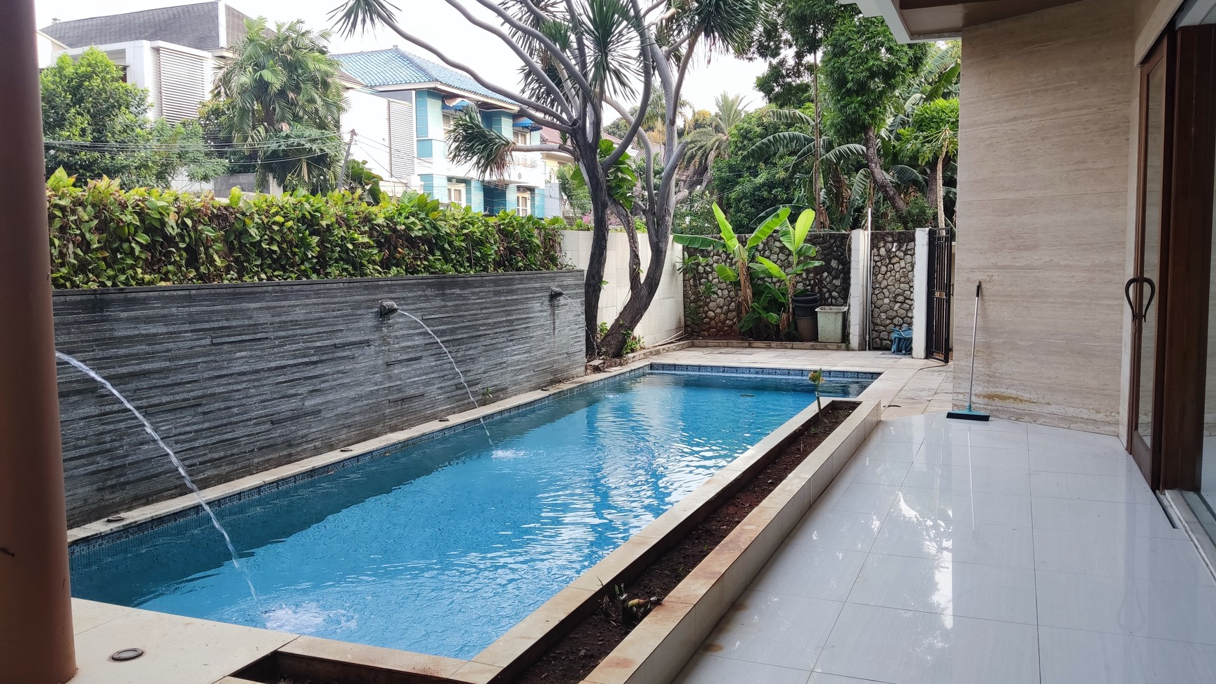 Dijual Rumah Brand New Lokasi Premium Pondok Indah 