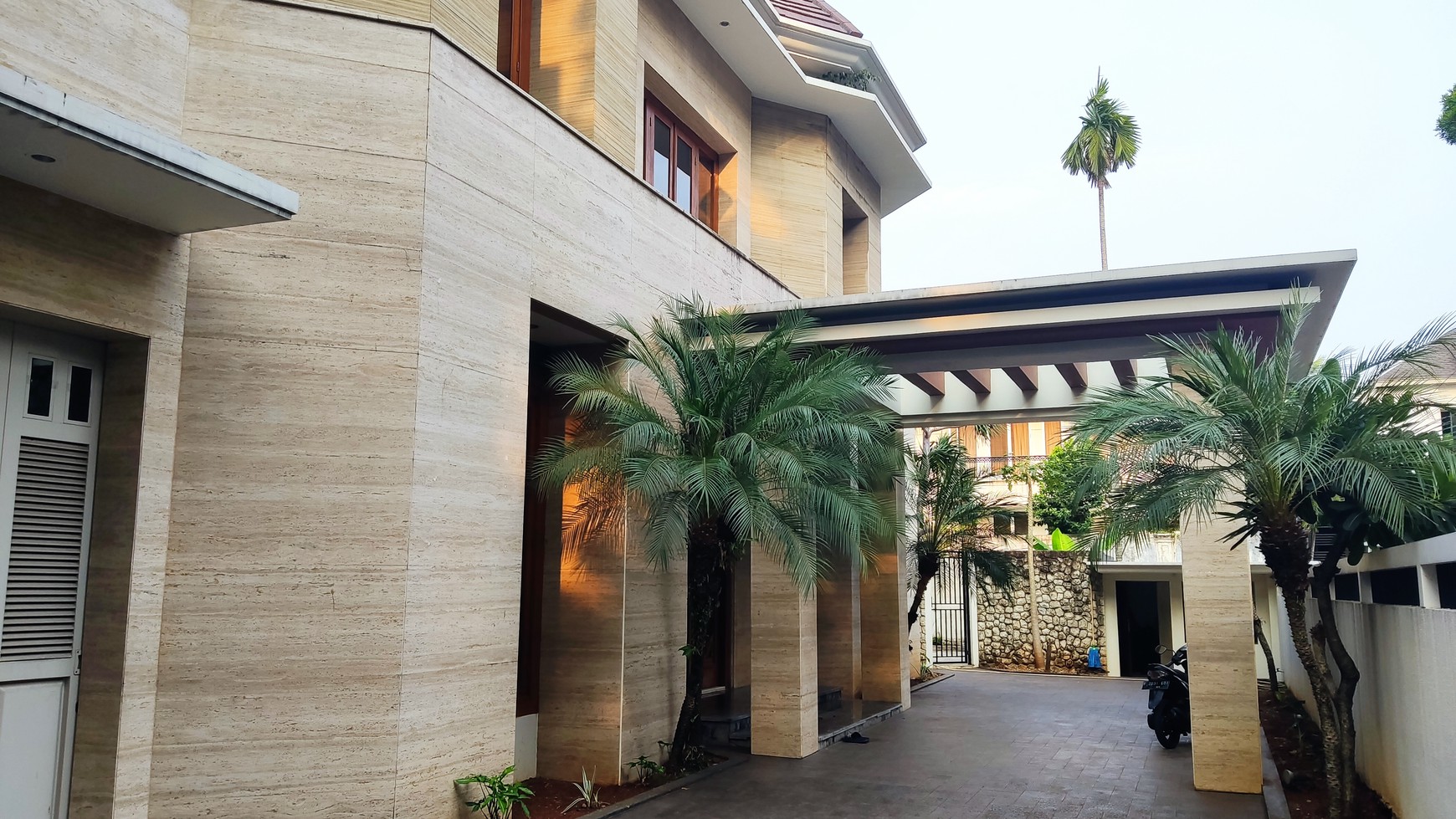 Dijual Rumah Brand New Lokasi Premium Pondok Indah 