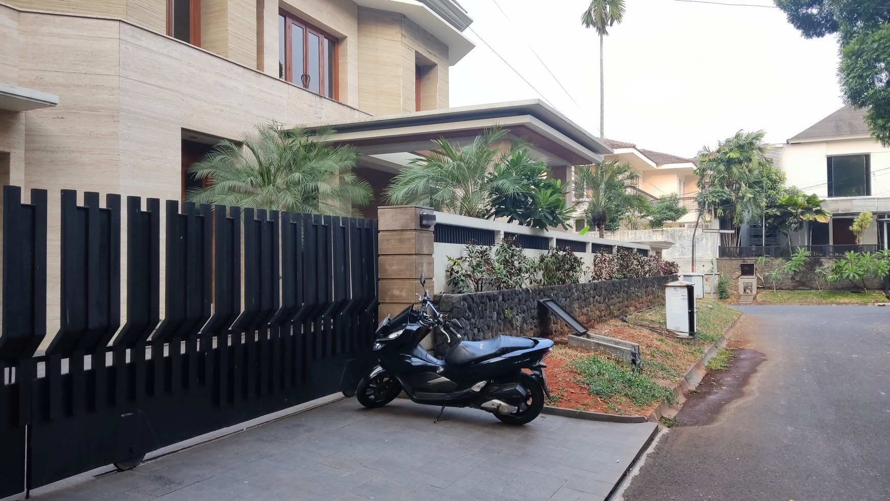 Dijual Rumah Brand New Lokasi Premium Pondok Indah 