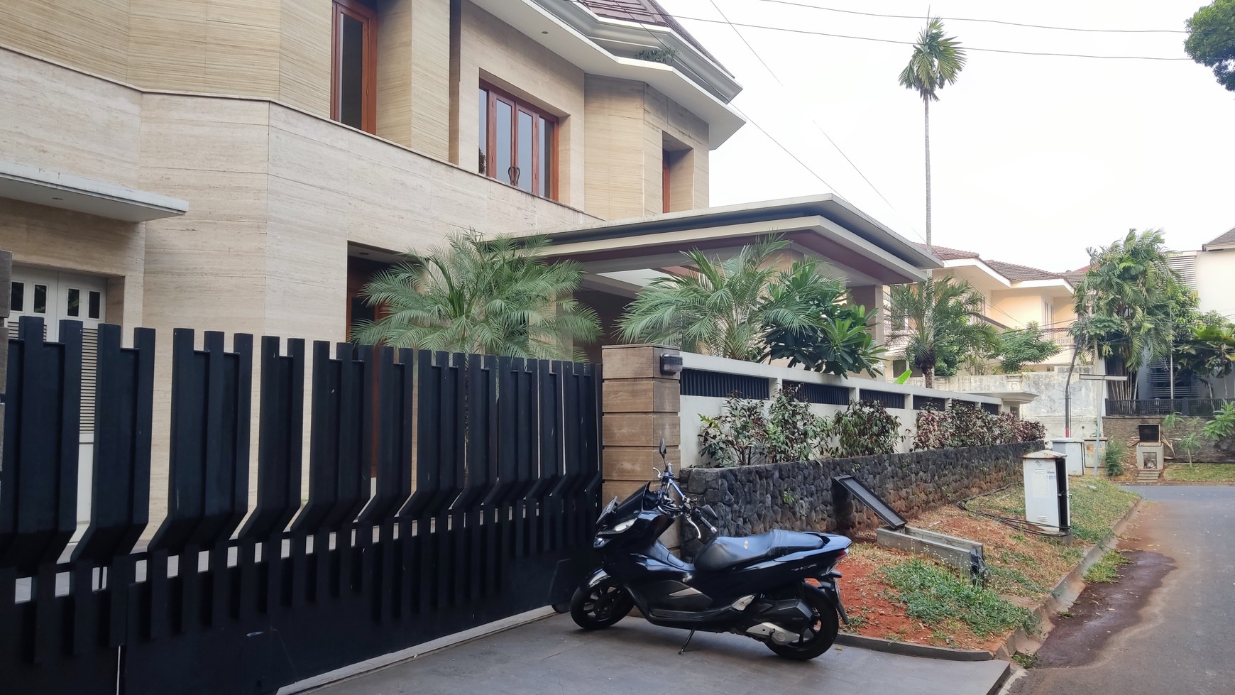 Dijual Rumah Brand New Lokasi Premium Pondok Indah 