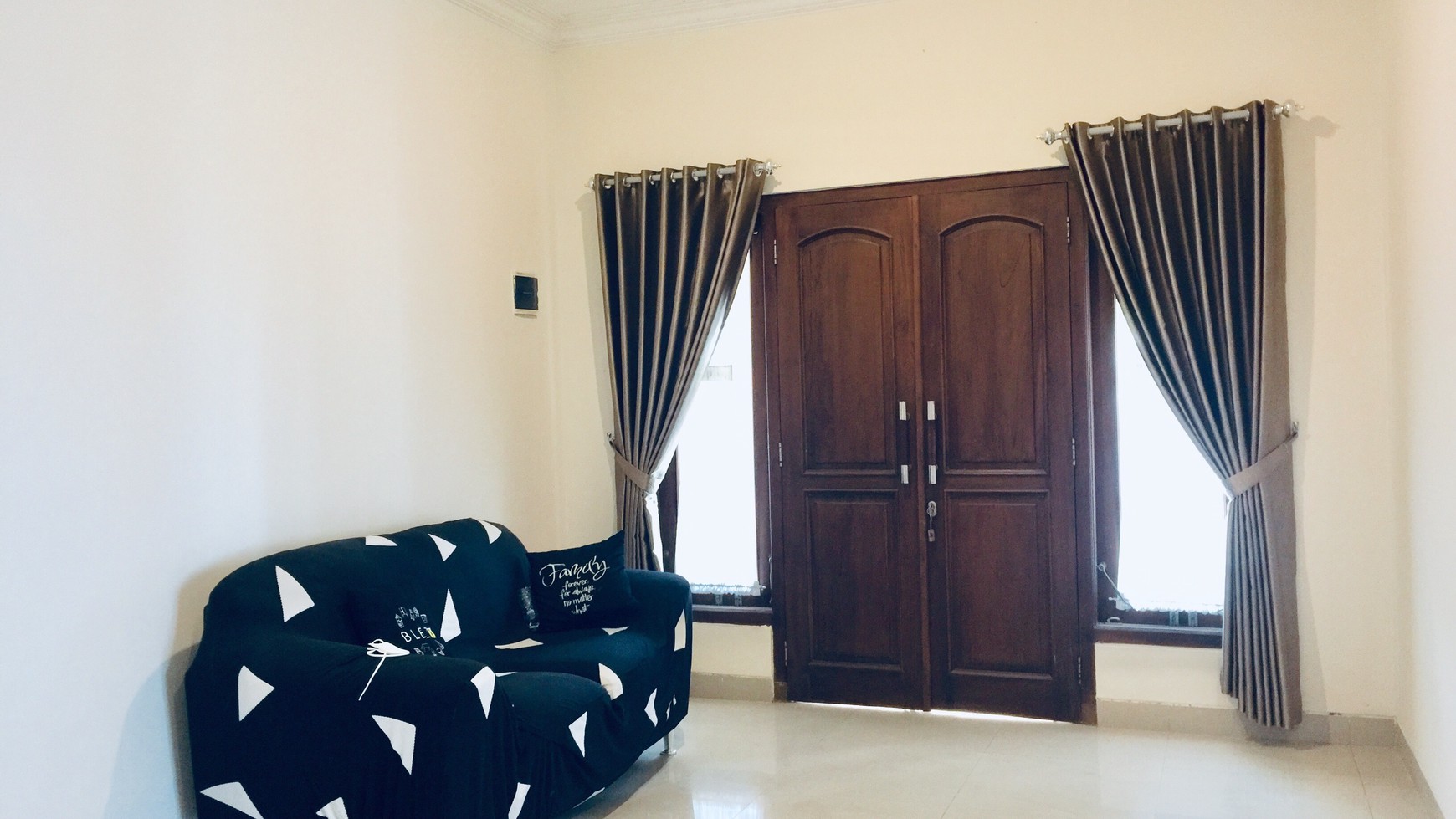 RUMAH DISEWAKAN FURNISH DI SALAH SATU PERUMAHAN PREMIUM, MERAPI REGENCY, SLEMAN