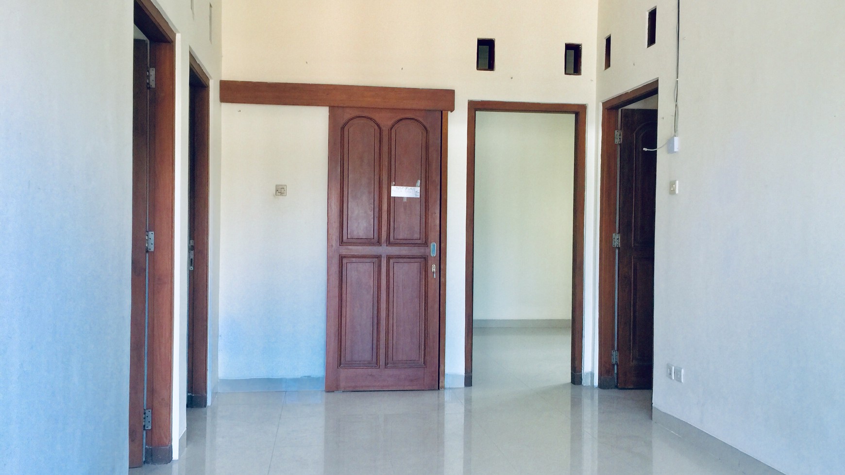 RUMAH DISEWAKAN FURNISH DI SALAH SATU PERUMAHAN PREMIUM, MERAPI REGENCY, SLEMAN