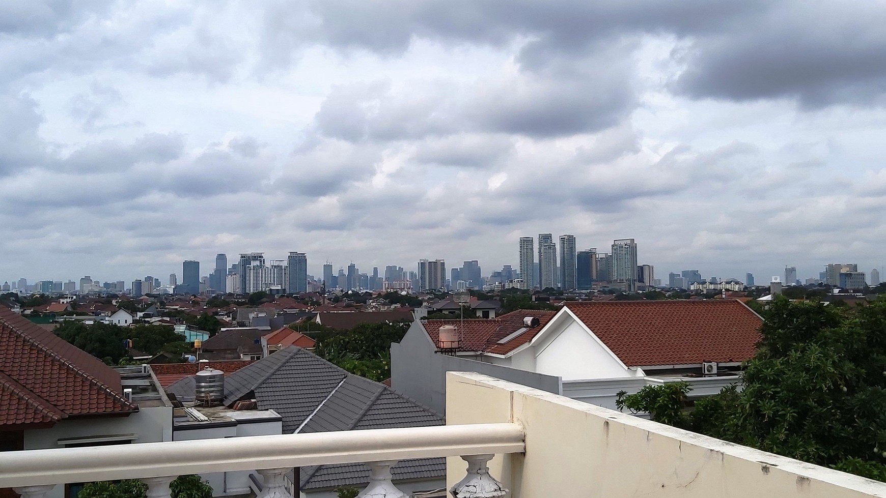 RUMAH MEWAH ROOFTOP LUAS DI CIPETE CILANDAK