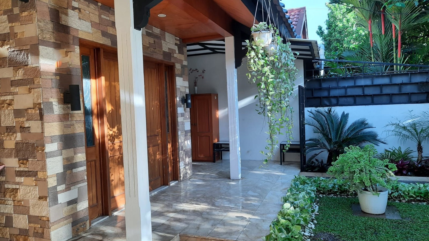 Rumah Semi Furnished Siap Huni dengan Lingkungan Asri dekat STAN Bintaro